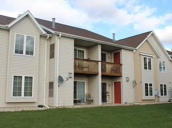 923 Prestwick #3, Waterford, WI 53185