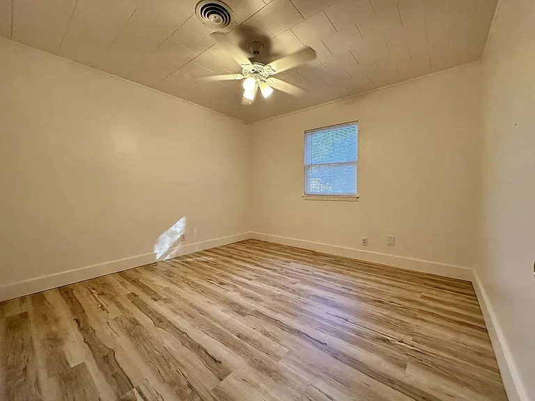 107 Elliott Pl — Photo 4