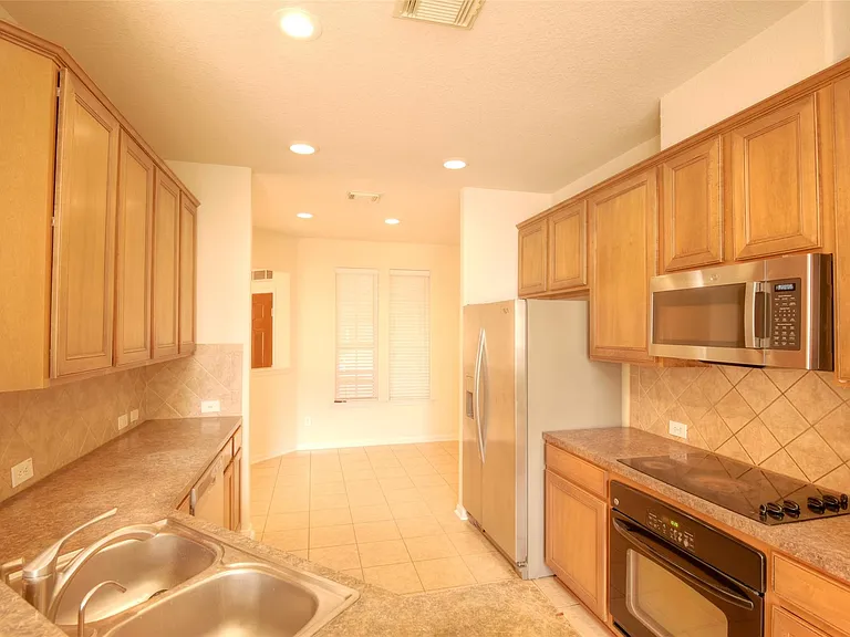 1139 Glenwood Canyon Ln — Photo 2
