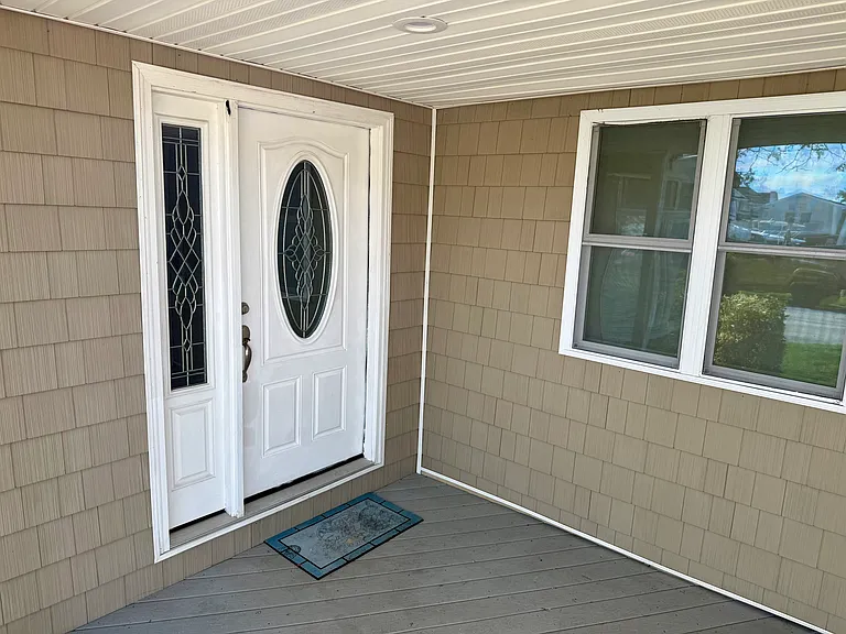 64 S Bay Dr — Photo 4