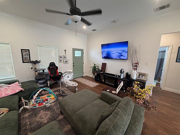 3rd image of 527 Siesta Ct