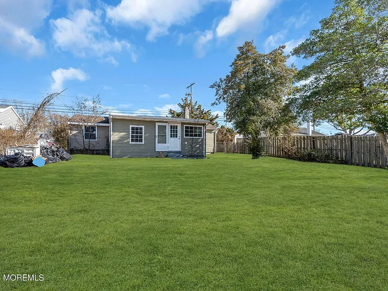 758 Fischer Blvd — Photo 15
