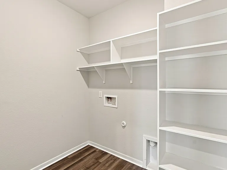 2827 Fox River Dr — Photo 28