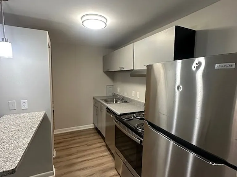 Walnut Manor Apartments — Photo 14