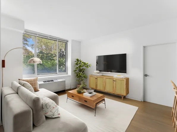 888 Main Street image 6 of 19