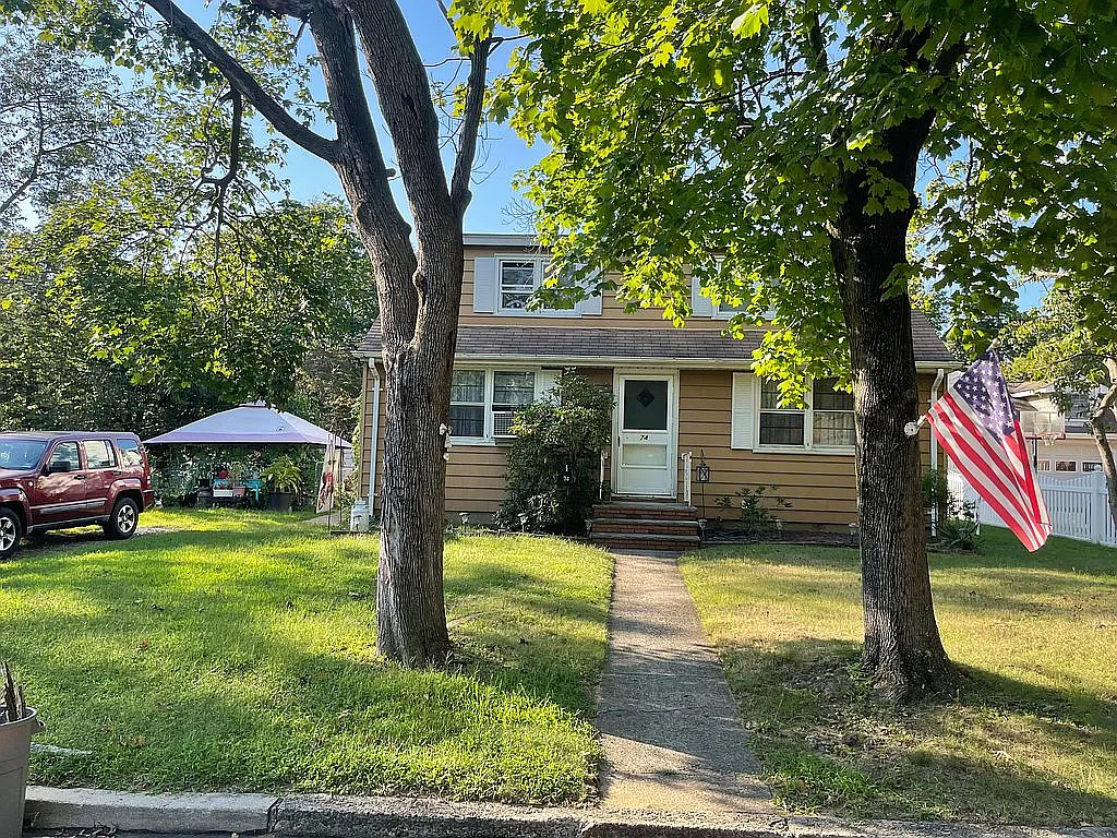 74 Lettau Dr photo 1