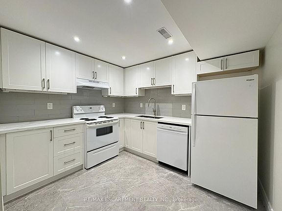 3rd image of 25 Emmitt Rd #Basement
