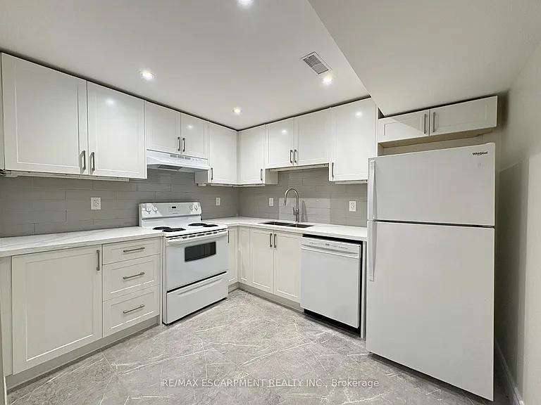 25 Emmitt Rd #BASEMENT — Photo 3
