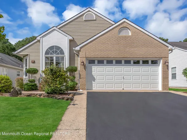 48 Canterbury Lane, Toms River, NJ 08757