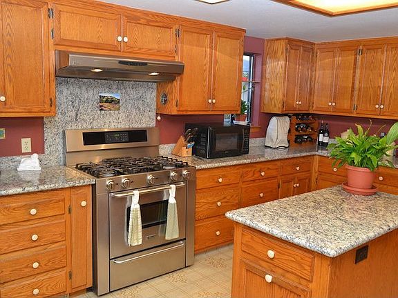 3rd image of 22526 F St