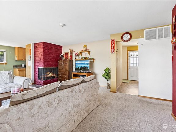 5th image of 6709 193rd Street SW
