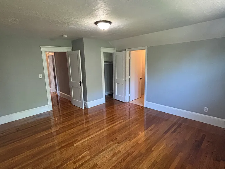 20-Main Bedroom
