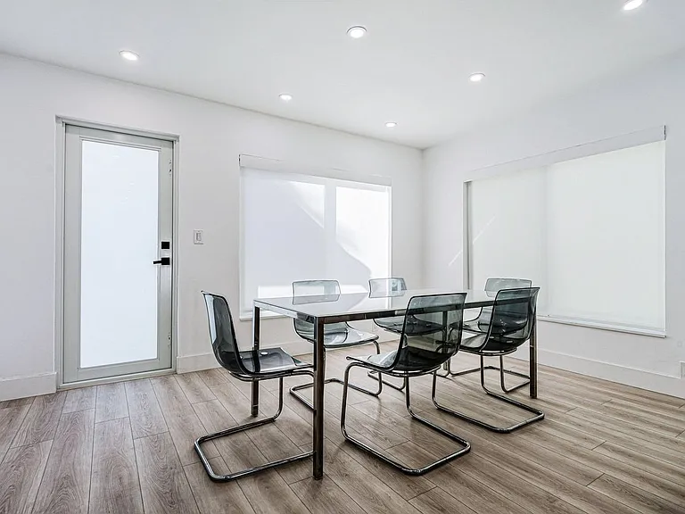 8866 Carlyle Ave — Photo 24
