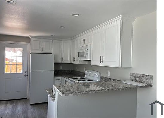 2nd image of 1959 1/2 Colonia Pl