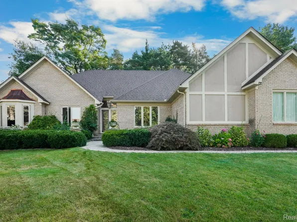 3296 Norfolk Ct, Shelby Township, MI 48316