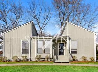 11129 Meadowcrest Ln, Charlotte, NC 28226