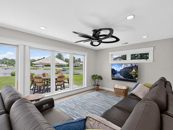 2nd image of 52181 Rivolake Rd