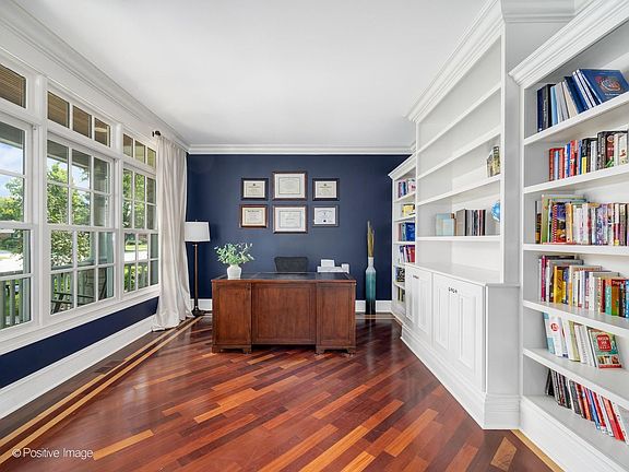 4th image of 302 E Wilson St