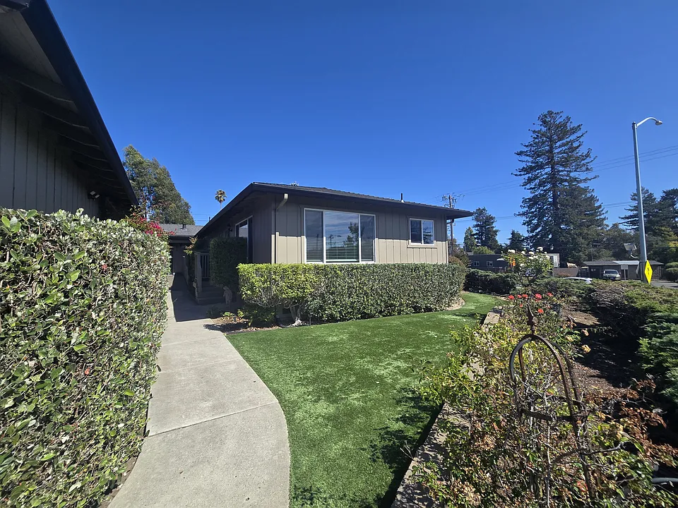 3000 Crystal Heights Dr