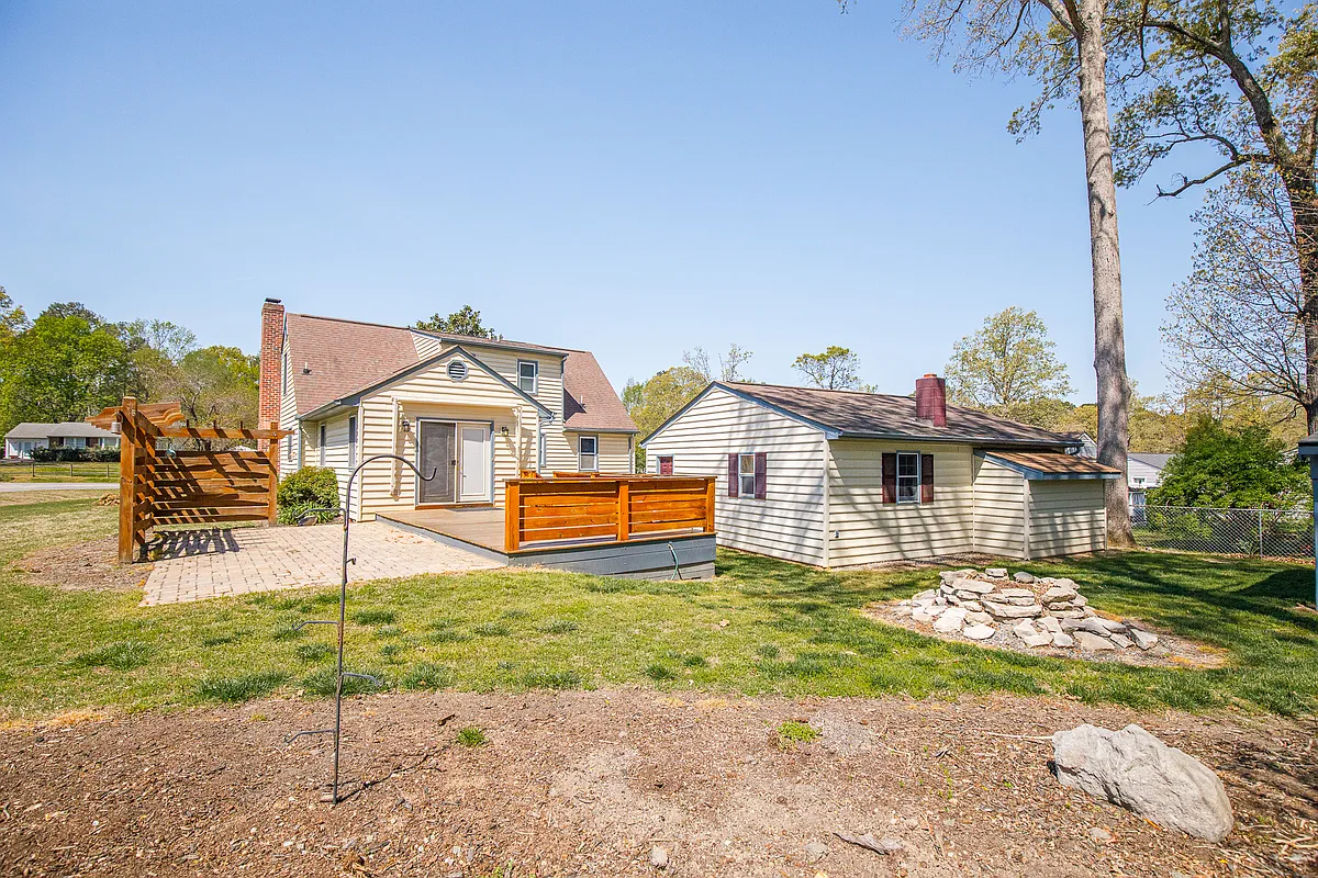 Building Photo - 421 Evanrude Ln