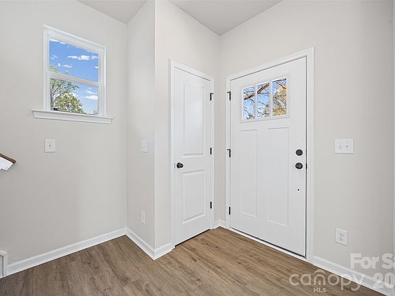 3rd image of 213 Sloan St