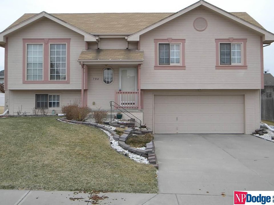 1st image of 704 Rosewood Ave