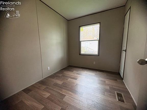 5th image of 1121 Clayberg Rd #115