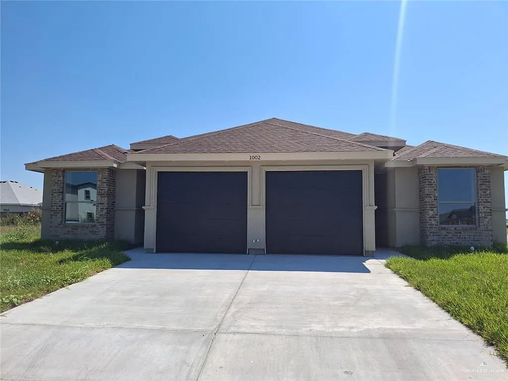 3 bed, 2.0 bath, 1274 sqft, $1,600 — Photo 1