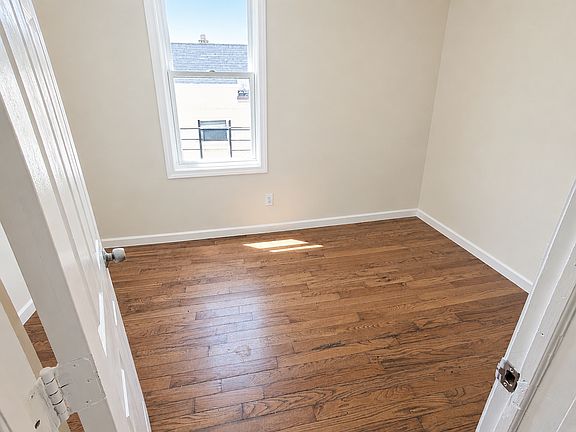 4th image of 85 Littleton Ave #2B