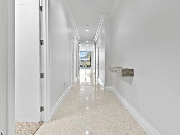 5th image of 4525 Dean Martin Dr Unit 304