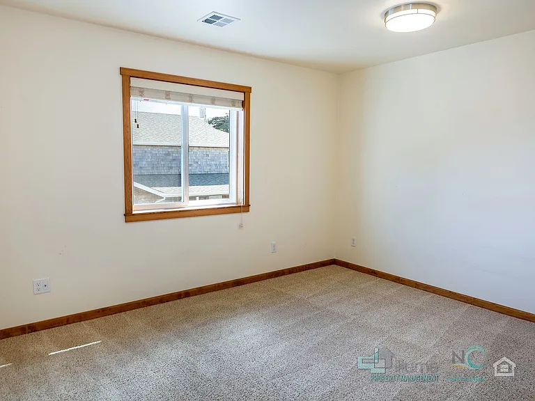 720 Avenue G — Photo 7