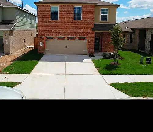 230 Milliner Loop Photo 1