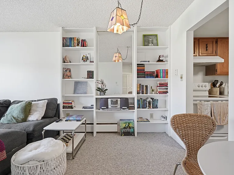 2475 York Ave #305 — Photo 7