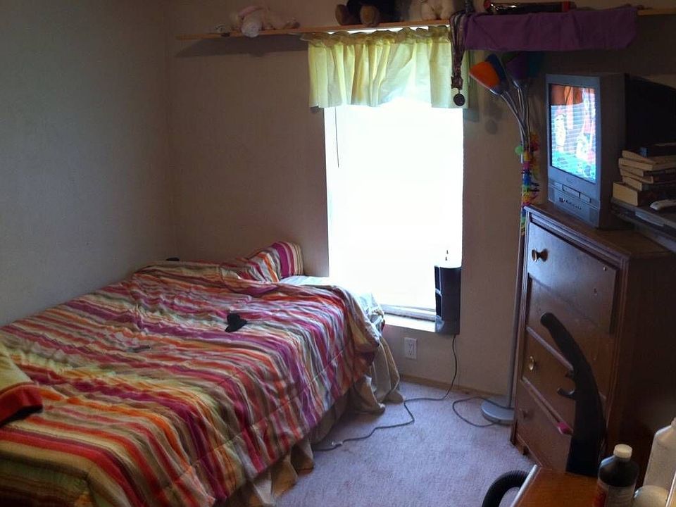 2nd image of 3814 SE Lakewood Pl
