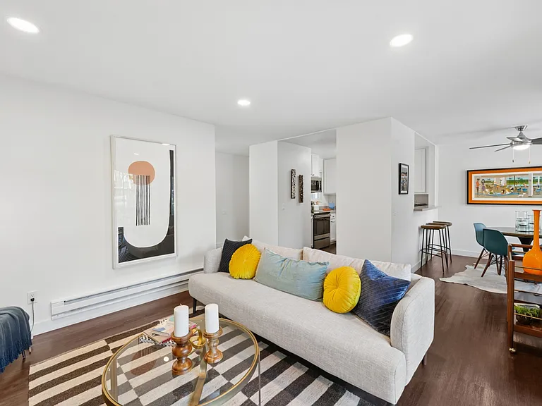 Grove Apartments — Photo 33