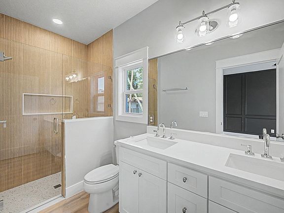 3rd image of 1020 W 15th St