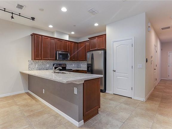 5th image of 1047 Taramundi Dr