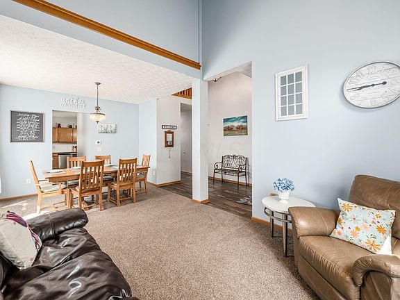 4th image of 986 Sandrock Ave