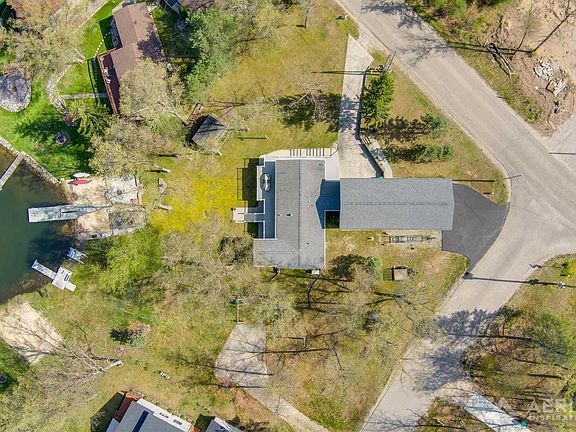 2nd image of 1841 S Ogemaw Trl