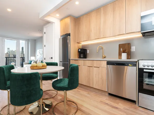 31-61 Vernon Boulevard image 1 of 75