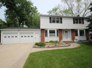 257 Tower View Dr, Green Bay, WI 54301