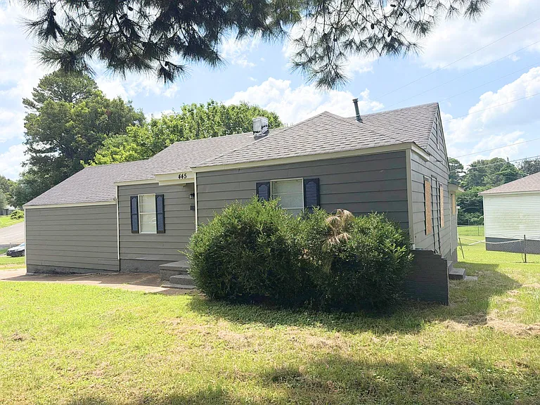 445 W Brooks Rd — Photo 1