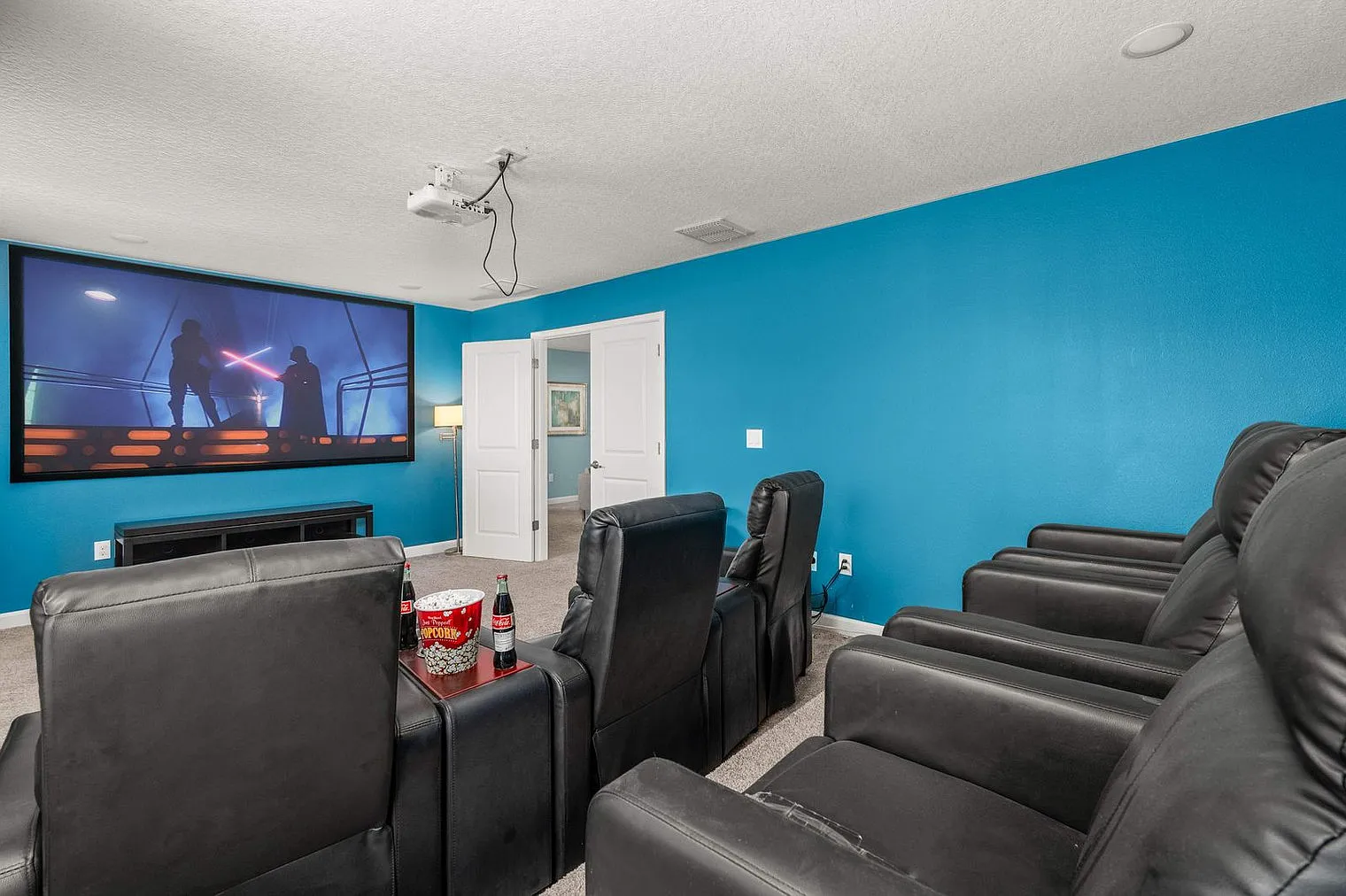 8 bed, 5.0 bath, 3907 sqft, $7,830 — Photo 1