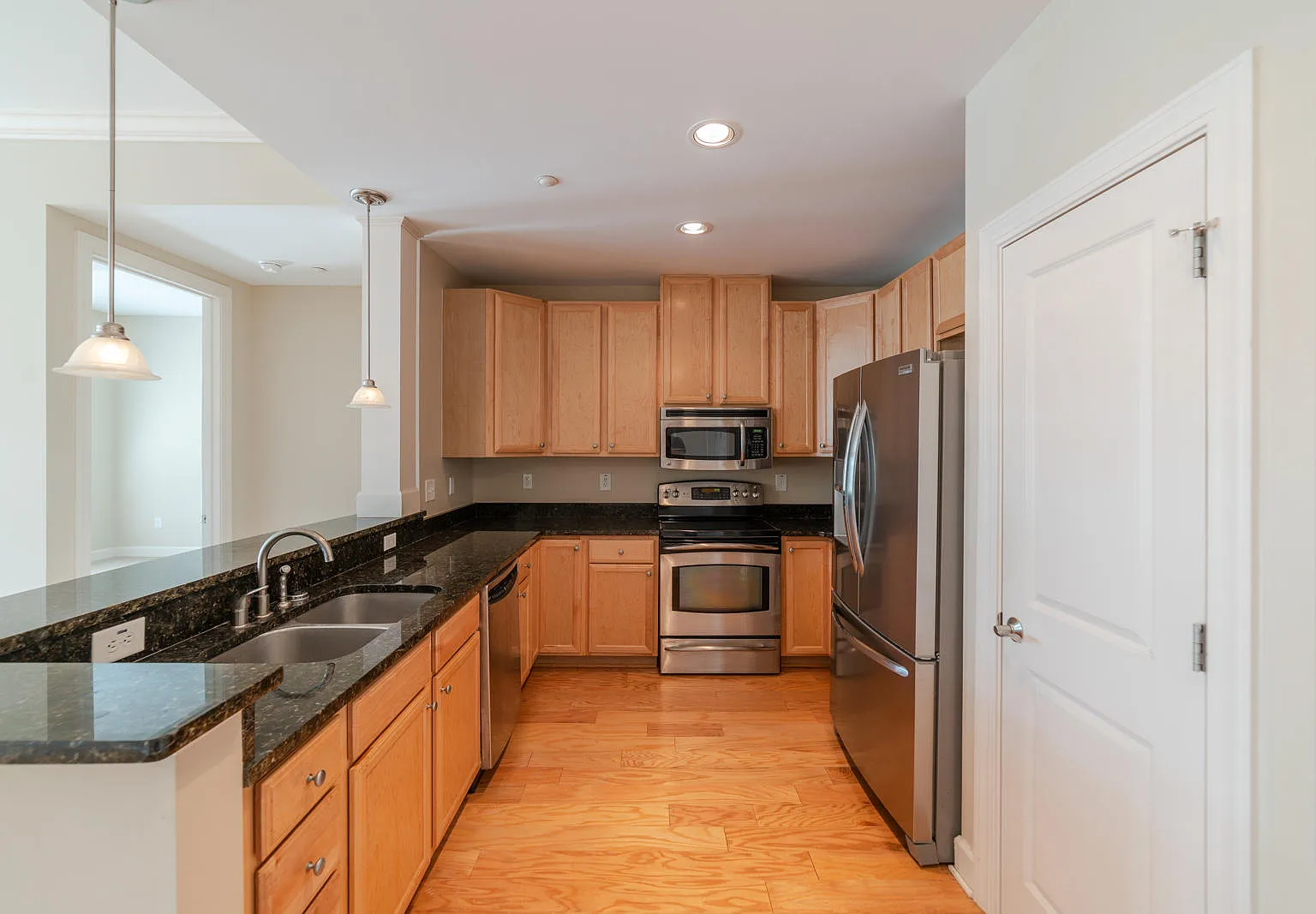2 bed, 2.5 bath, 1338 sqft, $2,895 — Photo 3