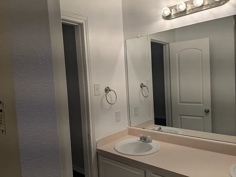 532 Majestic Park Ln — Photo 18