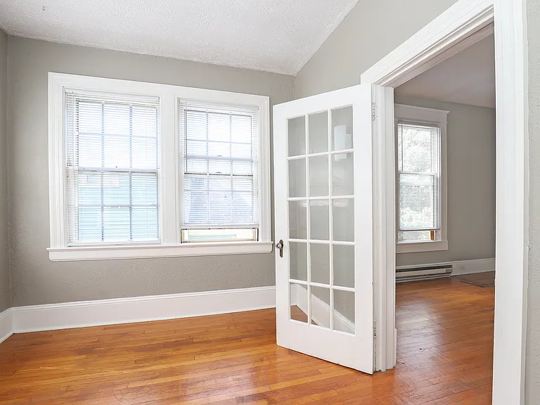 1025 W End Blvd #5 — Photo 3