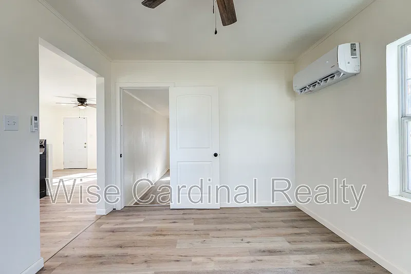 3 bed, 1.0 bath, 1050 sqft, $1,050 — Photo 4