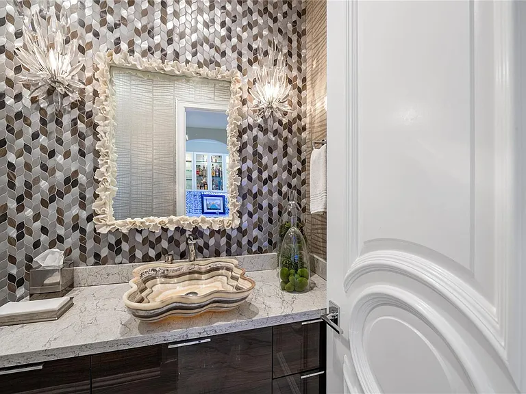 2307 N Riverside Dr — Photo 50