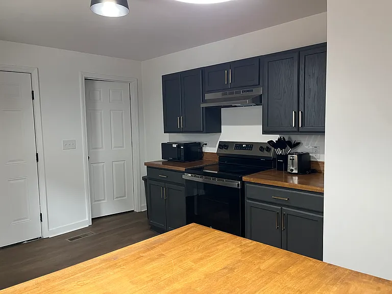 1125 S Grand Ave — Photo 3