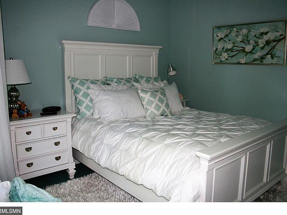 4th image of 585 Country Oaks Cir